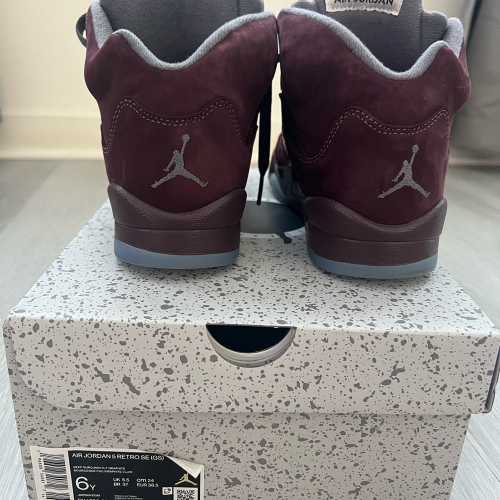 Jordan 5 Retro SE Burgundy - Picture 2 of 4